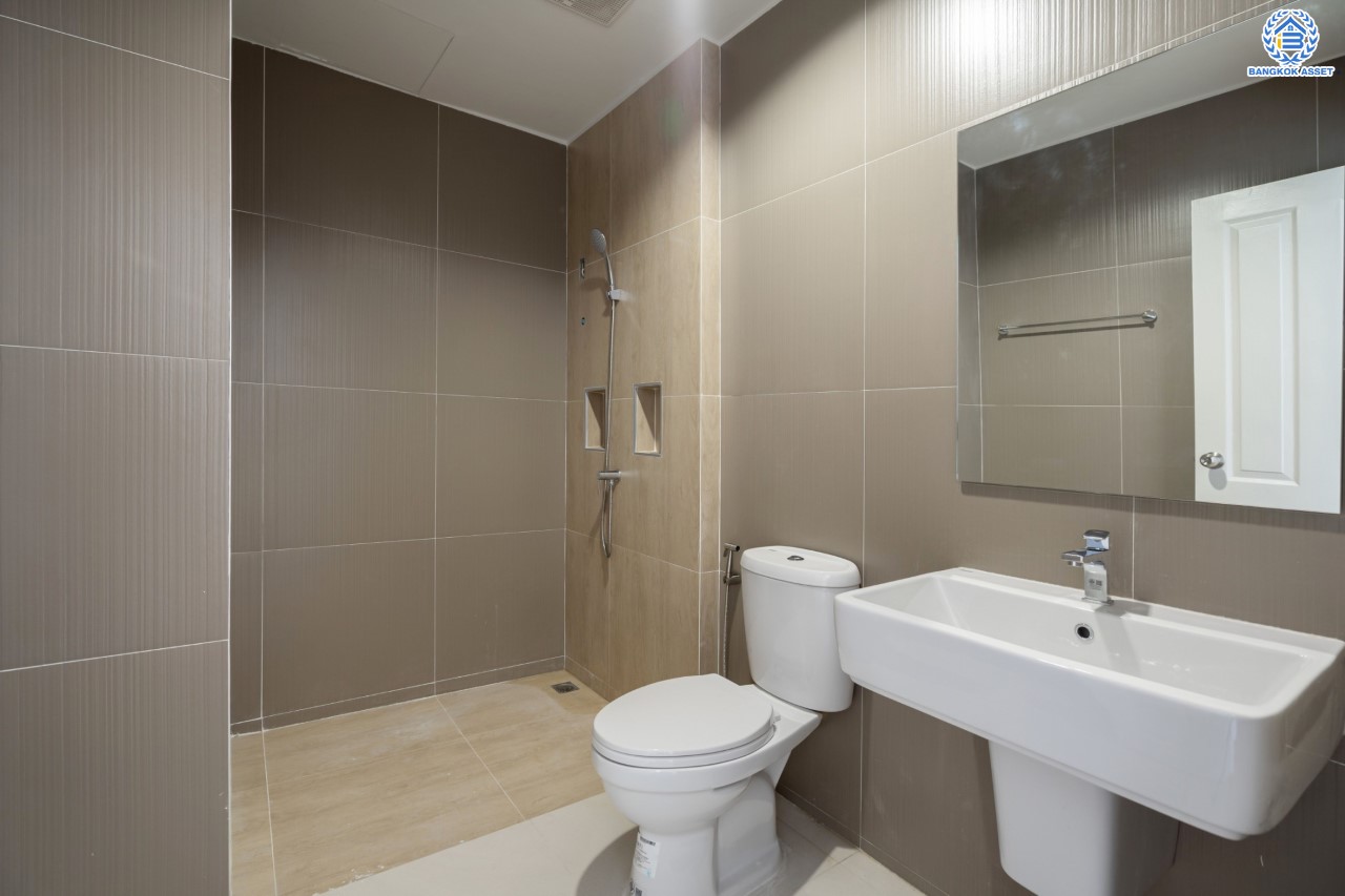 บ้านมือสองตกแต่งใหม่ ม.บ้านกลางเมืองสวิสทาวน์ เกษตร-นวมินทร์ แบรนด์ AP เนื้อที่ 20 ตร.ว. ฟังก์ชัน 3 ห้องนอน 3 ห้องน้ำ 1 ห้องอเนกประสงค์ จอดรถได้ 2 คัน ชีวิตแสนสงบ สภาพแวดล้อมเยี่ยม เชื่อมต่อ ถ.พหลโยธิน, ถ.เกษตร-นวมินทร์ ใกล้ ม.เกษตร, รถไฟฟ้าสายสีเขียว "สถานีมหาวิทยาลัยเกษตรศาสตร์" และทางด่วน "รามอินทรา-อาจณรงค์"...